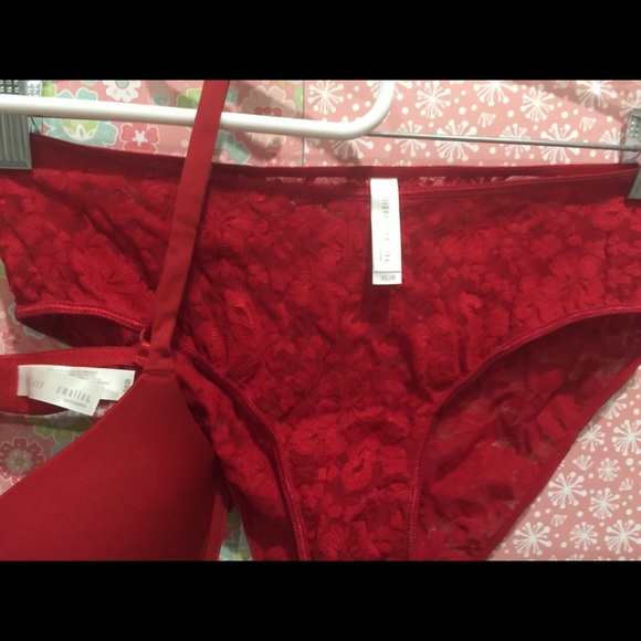 Lipstick red bra and lace bikini set - Picture 3 of 4